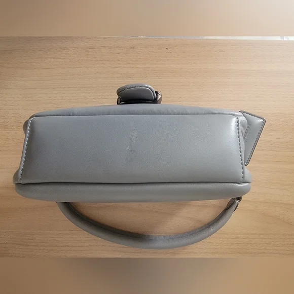 AUTHENTIC COACH PILLOW TABBY 18 - Picture 3 of 7